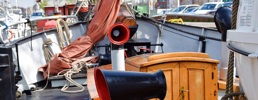 Historischer Zweimastsegler